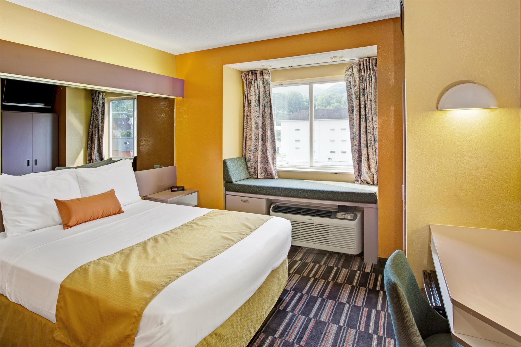 Microtel Inn & Suites By Wyndham Gatlinburg Exterior photo